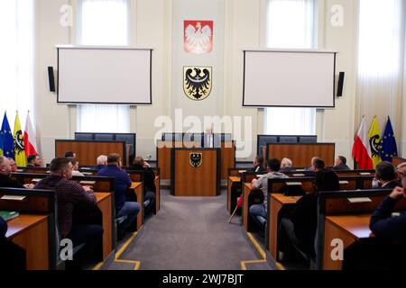 Breslau, Breslau, Polen. Februar 2024. Breslau, 13.02.2024: Bauern trafen sich mit Jacek Protasiewicz, um über die Zukunft des Streiks zu diskutieren. Das Ergebnis dieser Gespräche wird entscheiden, ob die Bauern die Stadt am Donnerstag, den 15. Februar blockieren oder den Streik beenden werden. (Kreditbild: © Krzysztof Zatycki/ZUMA Press Wire) NUR REDAKTIONELLE VERWENDUNG! Nicht für kommerzielle ZWECKE! Stockfoto