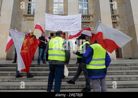 Breslau, Breslau, Polen. Februar 2024. Breslau, 13.02.2024: Bauern trafen sich mit Jacek Protasiewicz, um über die Zukunft des Streiks zu diskutieren. Das Ergebnis dieser Gespräche wird entscheiden, ob die Bauern die Stadt am Donnerstag, den 15. Februar blockieren oder den Streik beenden werden. (Kreditbild: © Krzysztof Zatycki/ZUMA Press Wire) NUR REDAKTIONELLE VERWENDUNG! Nicht für kommerzielle ZWECKE! Stockfoto