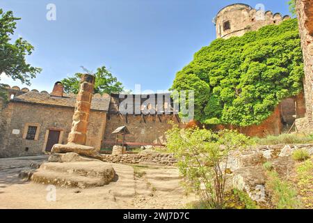 Schloss Chojnik oberhalb der Stadt Sobieszów im Südwesten Polens Stockfoto