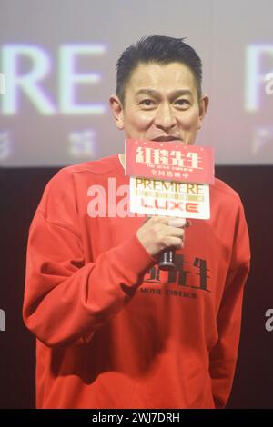 Hangzhou, China. Februar 2024. Der Hongkonger Schauspieler Andy Lau wirbt am 13. Februar 2024 in einem Kino in Hangzhou, Provinz Zhejiang, China für seinen neuen Film „DER FILM KAISER etwas über uns“. (Foto: Costfoto/NurPhoto) Credit: NurPhoto SRL/Alamy Live News Stockfoto