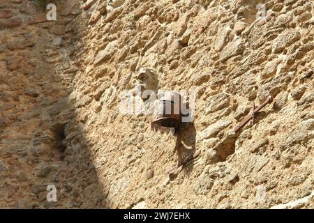 Schloss Chojnik oberhalb der Stadt Sobieszów im Südwesten Polens Stockfoto