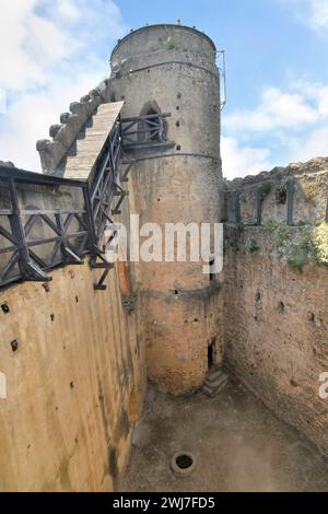 Schloss Chojnik oberhalb der Stadt Sobieszów im Südwesten Polens Stockfoto