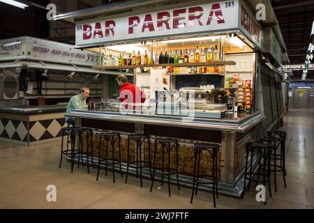 Bar im alten Abaceria Central Market von Barcelona Stockfoto