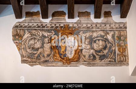 Der Innenhof der normannischen Schwäbischen Burg ( Castello Normanno Svevo) im historischen Stadtzentrum von Bari, Region Apulien, (Apulien), Süditalien, Stockfoto