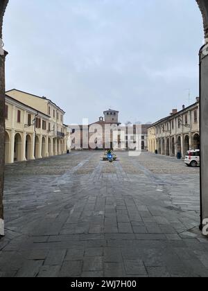 Roccabianca, Parma, Italien - 31. dezember 2023 Besichtigung der Dorfdetails in der Innenstadt und im Schloss Stockfoto