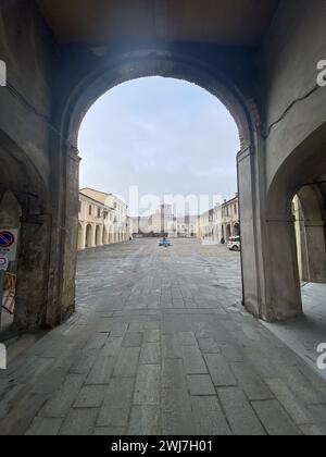 Roccabianca, Parma, Italien - 31. dezember 2023 Besichtigung der Dorfdetails in der Innenstadt und im Schloss Stockfoto