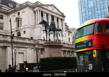 London, Großbritannien. Februar 2024. Die Bank of England in der City of London. Morgen, den 14. Februar, wird das Amt für nationale Statistik um 7 Uhr die neuesten Inflationszahlen veröffentlichen. Dies könnte dazu führen, dass die Bank of England den Zinssatz anpasst, der derzeit bei 5,25 % liegt. Das Ziel liegt bei 2 %. Quelle: Karl Black/Alamy Live News Stockfoto
