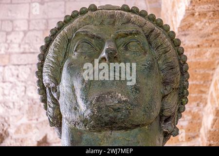 Eraclio Kopf ( colosso di Barletta) in der Gipsgussgalerie der normannischen Schwäbischen Burg ( Castello Normanno Svevo), Bari, Apulien Stockfoto