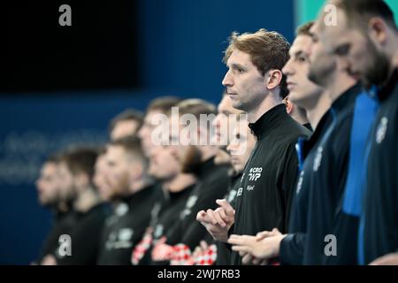 Doha, Katar. Februar 2024. Marko Bijac aus Kroatien vor dem Viertelfinale der Männer im Wasser-Polo zwischen Kroatien und Serbien bei der Doha Aquatics World Championships 2024 im Aspire Dome am 13. Februar 2024 in Doha, Katar. Foto: David Damnjanovic/PIXSELL Credit: Pixsell/Alamy Live News Stockfoto