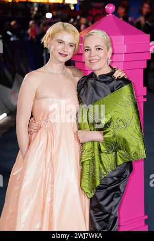 Jessie Buckley (links) und Olivia Colman nehmen an der europäischen Premiere von Wicked Little Letters im Odeon Luxe, Leicester Square, im Zentrum Londons Teil. Bilddatum: Dienstag, 13. Februar 2024. Stockfoto