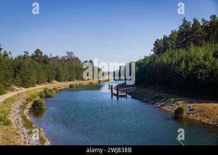 Der Sornokanal ist eine künstlich befahrbare Wasserstraße im Landkreis Oberspreewald-Lausitz im Süden Brandenburgs. Der Kanal befindet sich in der Nähe Stockfoto