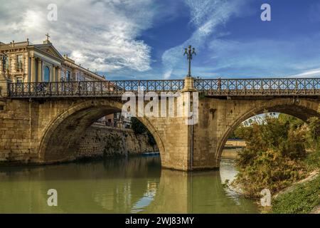 Alte Brückenbrücke von Los Peligros aus dem 18. Jahrhundert durch den Ingenieur Toribio Martínez de la Vega in der Stadt Murcia, Spanien, Europa Stockfoto