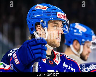 EHC Kloten - HC Fribourg-Gotteron, Stimo Arena, National League NL, reguläre Saison: #71 Michael Loosli, Stürmer EHC Kloten auf der Auswechselbank. (Kl Stockfoto