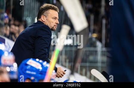 EHC Kloten - HC Fribourg-Gotteron, Stimo Arena, National League NL, reguläre Saison: Stephan Mair, Headcoach EHC Kloten. (Kloten, Schweiz, 03.02.2024) Stockfoto