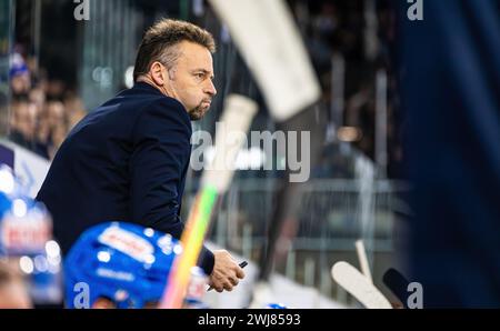 EHC Kloten - HC Fribourg-Gotteron, Stimo Arena, National League NL, reguläre Saison: Stephan Mair, Headcoach EHC Kloten. (Kloten, Schweiz, 03.02.2024) Stockfoto