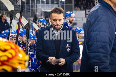 EHC Kloten - HC Fribourg-Gotteron, Stimo Arena, National League NL, reguläre Saison: Stephan Mair, Headcoach EHC Kloten. (Kloten, Schweiz, 03.02.2024) Stockfoto