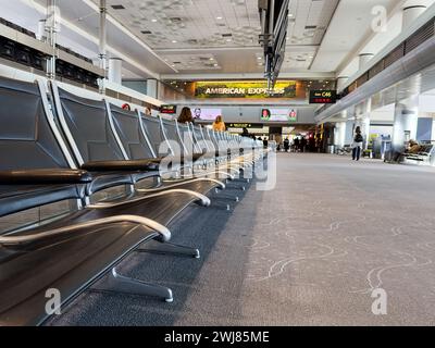 Flughafensitzplätze im internationalen Flughafenterminal Denver Stockfoto