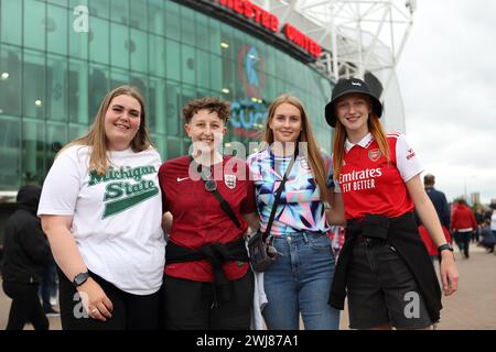 England Lionesses Fans vor Old Trafford vor England gegen Österreich UEFA Women's Euro 6. Juli 2022 Old Trafford Manchester Stockfoto