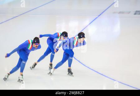 6. FEBRUAR 2022: Peking, China: Andrea Giovannini, Davide Ghiotto und Michele Malfatti trainieren vor dem Speed Skating Men's Team Pursuit im Beijin Stockfoto