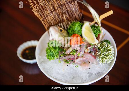 Frisch gefangenen Aji sashimi Stil mit dem Körper für eine elegante Präsentation serviert Schnitt Stockfoto