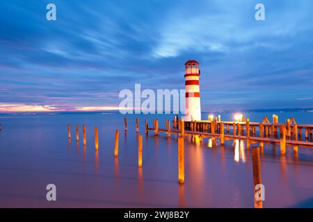 Der Leuchtturm Podersdorf am Ostufer des Neusiedler Sees in Podersdorf am See ist einer der wenigen Leuchttürme in der Republik Österreich. Stockfoto