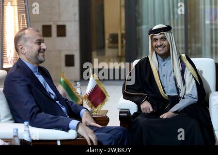 Doha, Katar. Februar 2024. Katarischer Außenminister MOHAMMED BIN ABDULRAHMAN BIN JASSIM AL-THANI (R) treffen mit iranischem Außenminister HOSSEIN AMIR ABDOLLAHIAN (L) in Doha. (Kreditbild: © iranisches Außenministerium via ZUMA Press Wire) NUR REDAKTIONELLE VERWENDUNG! Nicht für kommerzielle ZWECKE! Stockfoto