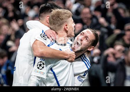 Magnus Mattson(C) und Rasmus Falk(R) von FC Kopenhagen feiern, nachdem sie 1-1 Tore im Zusammenhang mit dem FC Kopenhagen treffen Manchester City im 1/8-Finale der UEFA Champions League in Parken, Kopenhagen, Dienstag, 13. Februar 2024. (Foto: Mads Claus Rasmussen/Ritzau Scanpix) Stockfoto