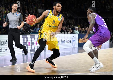 Berlin, Deutschland. Februar 2024. Berlin, Deutschland. 13. Februar 2024: Sterling Brown (0) von ALBA Berlin während des Spiels easyCredit BBL - Alba Berlin gegen BG Göttingen - Max Schmeling Halle. Berlin, Deutschland. (Ryan Sleiman /SPP) Credit: SPP Sport Press Photo. /Alamy Live News Stockfoto