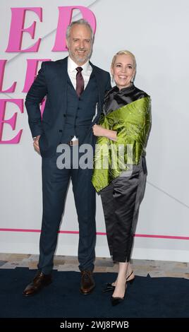 Foto muss erwähnt werden ©Alpha Press 078237 13/02/2024 Ed Sinclair und Olivia Colman Wicked Little Lies Premiere in London Stockfoto