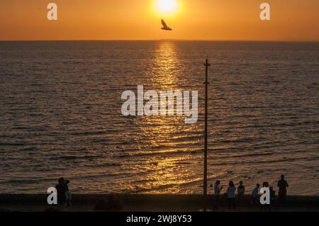 Sonnenuntergang über Port Phillip Bay, Melbourne, Australien, von Point Ormond am Elwood Beach aus gesehen Stockfoto