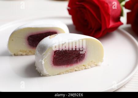 St. Valentinstag. Leckere Kuchen auf dem Tisch, Nahaufnahme Stockfoto