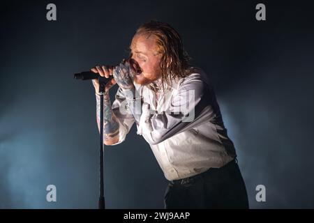 Frank Carter von Frank Carter und die Klapperschlangen live auf der Bühne als Teil der Dark Rainbow World Tour der Band. Die Band veröffentlichte im letzten Monat ihr Album Dark Rainbow und spielt nun eine Reihe ausverkaufter Dates in Großbritannien. Frank Carter, früher bei Gallows, gründete 2015 die Alternative-Rock-Band. Stockfoto