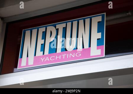 Bordeaux , Frankreich - 02 12 2024 : Neptune Yachting Logo und Markentext Motormagazin französisches Magazin für High-End-Motorboote Stockfoto