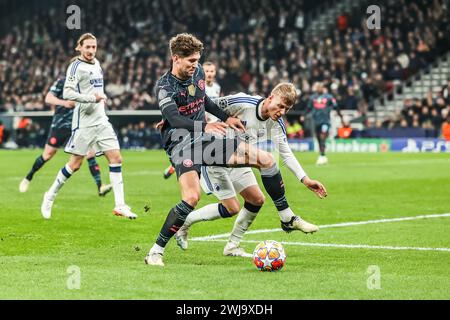 Kopenhagen, Dänemark. Februar 2024. John Stones (5) von Manchester City und Magnus Mattsson (8) vom FC Kopenhagen beim UEFA Champions League Spiel zwischen dem FC Kopenhagen und Manchester City in Parken in Kopenhagen. (Foto: Gonzales Photo/Alamy Live News Stockfoto