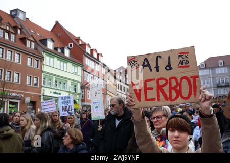 Demonstration unter dem Motto ãNie wieder ist jetzt C für Demokratie, gegen FaschismusÓ- Kundgebung gegen die AfD und Rechtsextremismus - Deutschland, GER, DEU Germany, Gotha, 10.02.2024 - Gotha: Das ãBündnis gegen Rechts. Gotha ist BUNT e. V. Ó ruft zu einer Demonstration unter dem Motto ãNie wieder ist jetzt C für Demokratie, gegen FaschismusÒ auf. Die Demonstration beginnt um 12 Uhr in Gotha-West auf dem Coburger Platz mit einer Auftaktkundgebung und bewegt sich über die Humboldtstraße, Bürgeraue und die Jüdenstraße zum Oberen Hauptmarkt, wo es eine weitere Kundgebung gibt. Hauptauslöser der Stockfoto