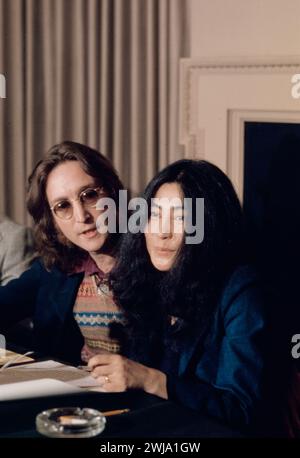 Rockstar John Lennon mit Yoko Ono, 1975 – Foto von Bernard Gotfryd Stockfoto