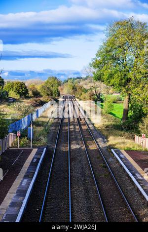 Allgemeiner british Rail Pendler Personenverkehrszug am Bahnhof West midlands england uj Stockfoto