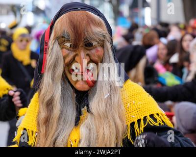 Stuttgarter Fastnachtsumzug 2024 Stuttgarter Fastnachtsumzug 2024. Am Faschingsdienstag ziehen fast 50 Karneval-Gruppen durch die Stuttgarter Innenstadt, vorbei an mehreren tausend teils verkleideten Zuschauern.Stuttgarter Fastnachtsumzug 2024. Am Faschingsdienstag ziehen fast 50 Karneval-Gruppen durch die Stuttgarter Innenstadt, vorbei an mehreren tausend teils verkleideten Zuschauern. *** Stuttgarter Karnevalsparade 2024 Stuttgarter Karnevalsparade 2024 am Faschingsdienstag marschierten fast 50 Karnevalsgruppen durch die Stuttgarter Innenstadt, vorbei an mehreren tausend Zuschauern, von denen einige gekleidet waren Stockfoto