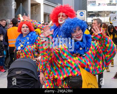 Stuttgarter Fastnachtsumzug 2024 Stuttgarter Fastnachtsumzug 2024. Am Faschingsdienstag ziehen fast 50 Karneval-Gruppen durch die Stuttgarter Innenstadt, vorbei an mehreren tausend teils verkleideten Zuschauern.Stuttgarter Fastnachtsumzug 2024. Am Faschingsdienstag ziehen fast 50 Karneval-Gruppen durch die Stuttgarter Innenstadt, vorbei an mehreren tausend teils verkleideten Zuschauern. *** Stuttgarter Karnevalsparade 2024 Stuttgarter Karnevalsparade 2024 am Faschingsdienstag marschierten fast 50 Karnevalsgruppen durch die Stuttgarter Innenstadt, vorbei an mehreren tausend Zuschauern, von denen einige gekleidet waren Stockfoto