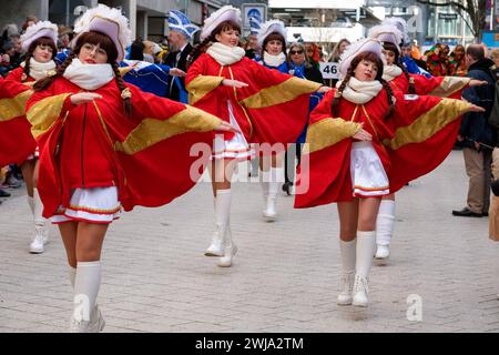 Stuttgarter Fastnachtsumzug 2024 Stuttgarter Fastnachtsumzug 2024. Am Faschingsdienstag ziehen fast 50 Karneval-Gruppen durch die Stuttgarter Innenstadt, vorbei an mehreren tausend teils verkleideten Zuschauern.Stuttgarter Fastnachtsumzug 2024. Am Faschingsdienstag ziehen fast 50 Karneval-Gruppen durch die Stuttgarter Innenstadt, vorbei an mehreren tausend teils verkleideten Zuschauern. *** Stuttgarter Karnevalsparade 2024 Stuttgarter Karnevalsparade 2024 am Faschingsdienstag marschierten fast 50 Karnevalsgruppen durch die Stuttgarter Innenstadt, vorbei an mehreren tausend Zuschauern, von denen einige gekleidet waren Stockfoto