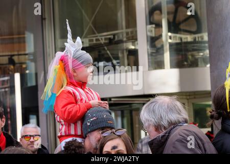 Stuttgarter Fastnachtsumzug 2024 Stuttgarter Fastnachtsumzug 2024. Am Faschingsdienstag ziehen fast 50 Karneval-Gruppen durch die Stuttgarter Innenstadt, vorbei an mehreren tausend teils verkleideten Zuschauern.Stuttgarter Fastnachtsumzug 2024. Am Faschingsdienstag ziehen fast 50 Karneval-Gruppen durch die Stuttgarter Innenstadt, vorbei an mehreren tausend teils verkleideten Zuschauern. *** Stuttgarter Karnevalsparade 2024 Stuttgarter Karnevalsparade 2024 am Faschingsdienstag marschierten fast 50 Karnevalsgruppen durch die Stuttgarter Innenstadt, vorbei an mehreren tausend Zuschauern, von denen einige gekleidet waren Stockfoto