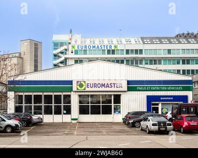 Genf, Schweiz - 3. Februar 2024: EUROMASTER ist ein Reifen- und Autodienstleister. Es ist eine Tochtergesellschaft des Reifenherstellers Michelin. Stockfoto
