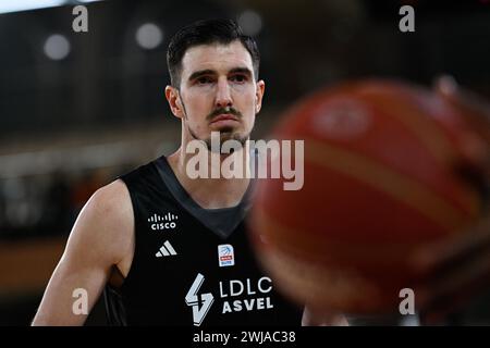 Monaco, Monaco. Februar 2024. Asvel-Spieler Nr. 12 Nando de Colo wird am 13. Februar 2024 beim Coupe de France Spiel zwischen AS Monaco und LDLC ASVEL in der Salle Gaston-Medecin in Monaco gesehen. Foto: Laurent Coust/ABACAPRESS.COM Credit: Abaca Press/Alamy Live News Stockfoto