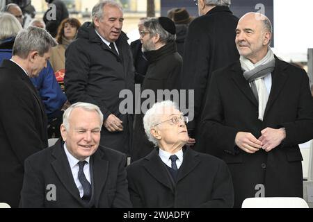 Paris, Frankreich. Februar 2024. Der ehemalige Premierminister Jean-Marc Ayrault, der ehemalige Premierminister Lionel Jospin, Pierre Moscovici während der nationalen Hommage an den ehemaligen Justizminister Robert Badinter am Place Vendome vor dem Justizministerium in Paris, Frankreich am 14. Februar 2024. Robert Badinter ist im Alter von 95 Jahren gestorben. Foto: Eliot Blondet/ABACAPRESS.COM Credit: Abaca Press/Alamy Live News Stockfoto