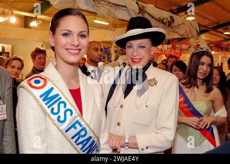 Genevieve de Fontenay besuchte die Einweihung der Hochzeitsmesse im Messezentrum Rouen am 30. Januar 2004 mit Laetitia Bleg Stockfoto