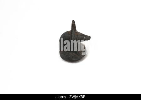 Granit-Fischtank-Ornament des ägyptischen Gottes Anubis Stockfoto