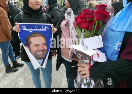 Beirut, Libanon. Februar 2024. Tausende von Menschen huldigen dem Schrein des ehemaligen sunnitischen muslimischen Premierministers Rafik Hariri am 19. Jahrestag seiner Ermordung in Beirut, Libanon, 14. Februar 2024. Jedes Jahr versammeln sich sein Sohn Saad, libanesische Persönlichkeiten und Unterstützer von Hariris Future Party auf dem Märtyrerplatz, um seiner Ermordung zu gedenken. Am 14. Februar 2005 wurde Hariri zusammen mit 22 Menschen durch eine Autobombe in der Innenstadt von Beirut getötet. (Foto: Elisa Gestri/SIPA USA) Credit: SIPA USA/Alamy Live News Stockfoto