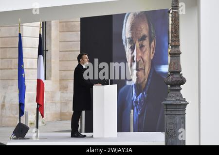 Paris, Frankreich. Februar 2024. © Julien Mattia/Le Pictorium/MAXPPP - Paris 14/02/2024 Julien Mattia/Le Pictorium - 14/02/2024 - France/Ile-de-France/Paris - Hommage National A Robert Badinter, devant le ministere de la Justice A Paris, le 14 Fevrier 2024. - Valeurs ACtuelles out, JDD out, No JDD, no russia, russia out/14/02/2024 - France/Ile-de-France (Region)/Paris - nationale Hommage an Robert Badinter, vor dem Justizministerium in Paris, 14. Februar 2024. Quelle: MAXPPP/Alamy Live News Stockfoto