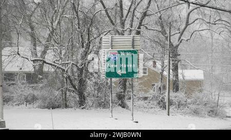 NORWALK, CT, USA - 13. FEBRUAR 2024: Straßenschild für die Zufahrt zur I-95 North in Connecticut Stockfoto