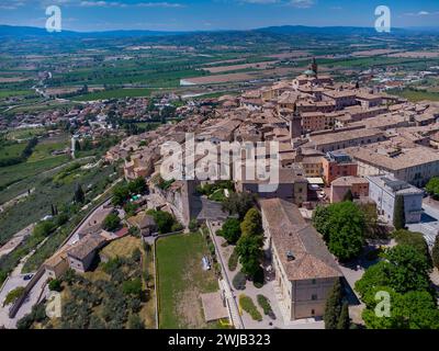 Trevi (Italien, Umbrien, Provinz Perugia), Blick auf die Stadt Stockfoto